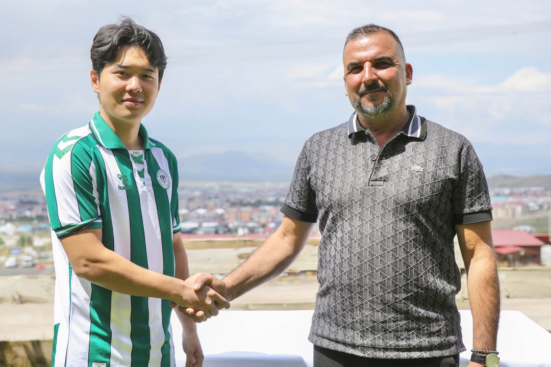 konyaspor-tarihinde-bir-ilk-guney-koreli-oyuncu-imzayi-atti-001.jpg