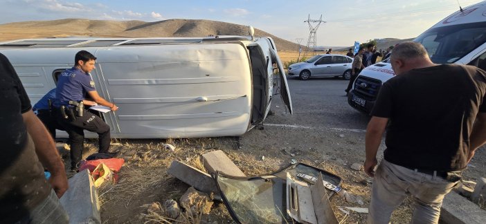 konyada-tarim-iscilerini-tasiyan-minibus-kazaya-karisti-002.jpg