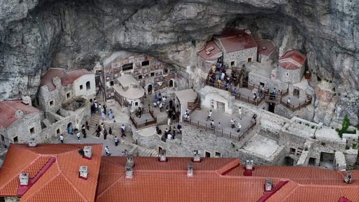 sumela-manastiri-yilin-ilk-yarisinda-151-bin-315-ziyaretciyi-agirladi-002.jpg