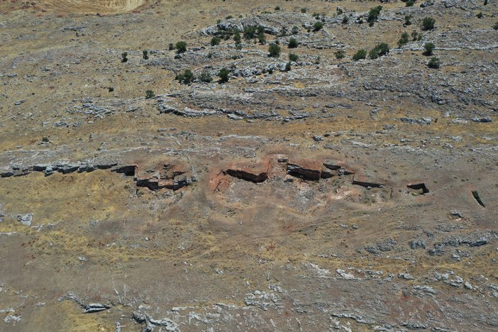 50-hektarlik-alanda-cok-katmanli-yerlesim-izleri-bulundu.jpg