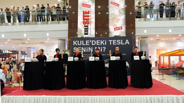 konyada-avmye-alisverise-gitti-sifir-tesla-ile-dondu.jpg