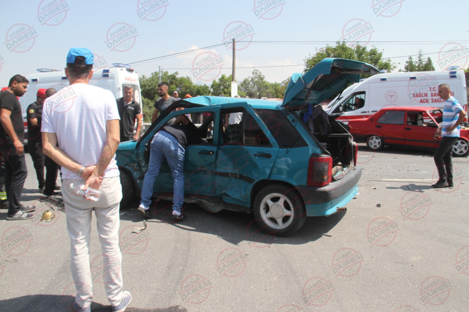 konyada-iki-otomobil-kavsakta-carpisti-4-yarali-var.jpeg