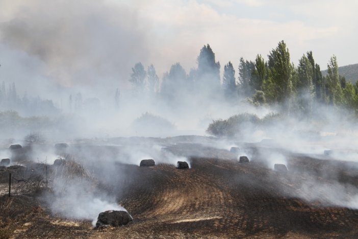 konyada-patlama-sesinin-ardindan-ekin-tarlasinda-yangin-cikti-001.jpg