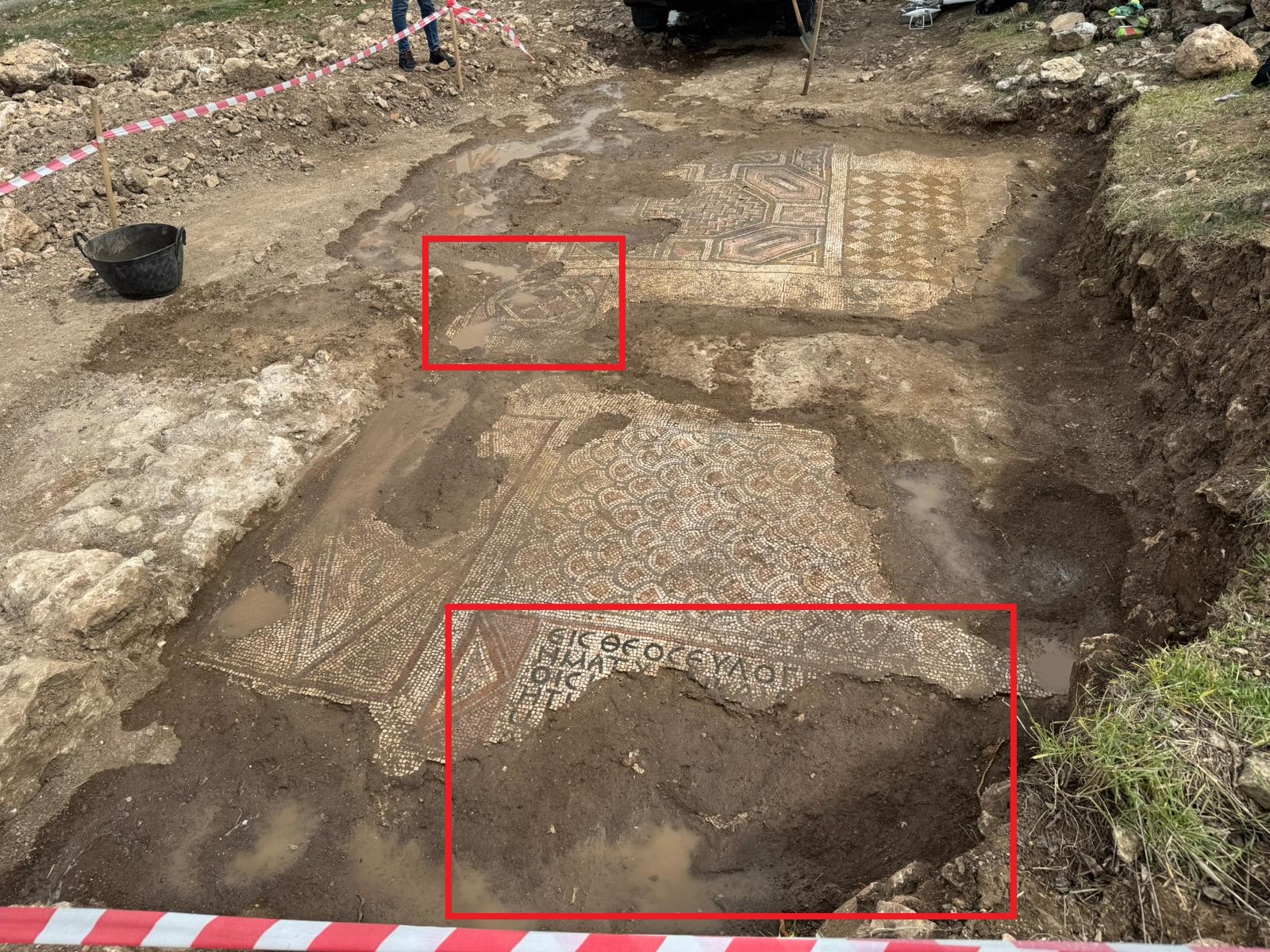 mezar-kazisinda-tarihi-kesif-mozaik-davut-yildizi-ve-antik-dilekce-bulundu-002.jpg