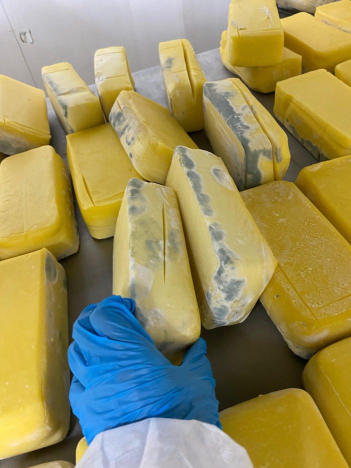 yakalanmasalar-15-ton-sagliksiz-peynirini-vatandas-yiyecekti-002.jpg
