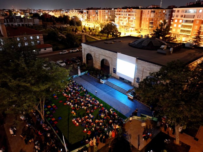 karatayda-yildizlarin-altinda-sinema-keyfi-002.jpg