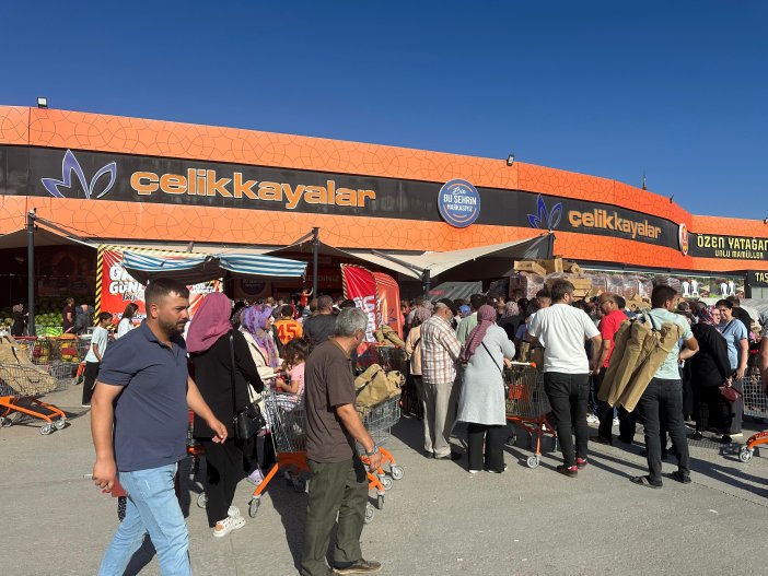 konyada-indirimi-duyan-sabah-erkenden-kuyruga-gecti.jpeg