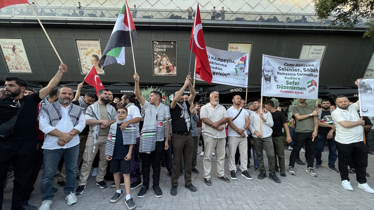 konya-starbucks-onunde-israil-protestosu-001.jpg