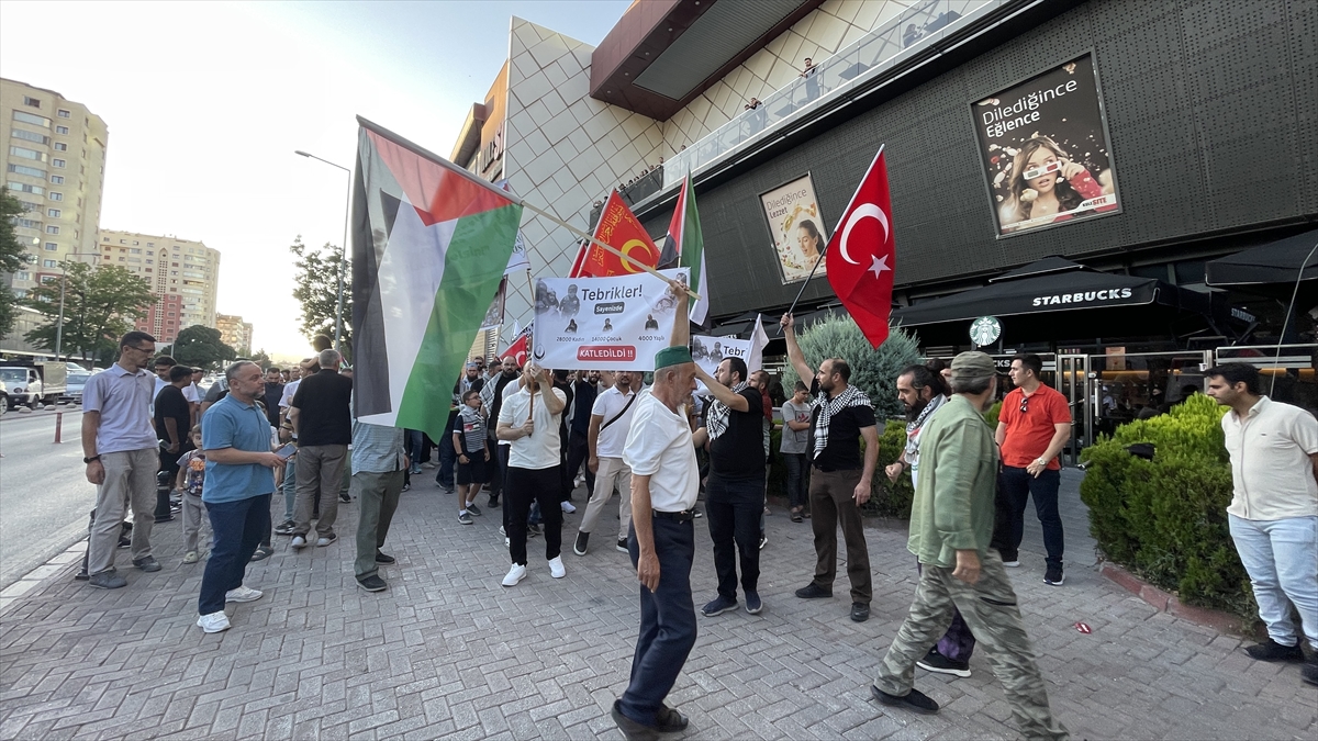 konya-starbucks-onunde-israil-protestosu.jpg