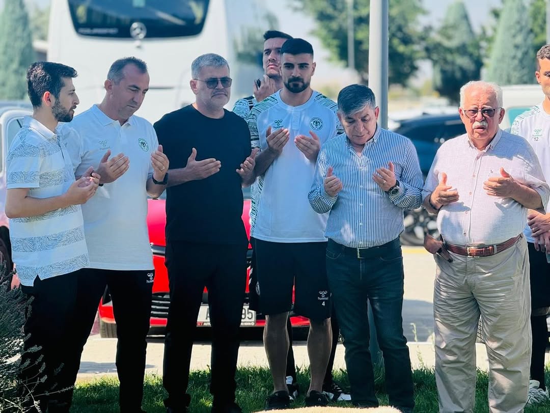 konyaspor-deplasmana-kurban-kesilip-dualar-esliginde-ugurlandi-001.jpg