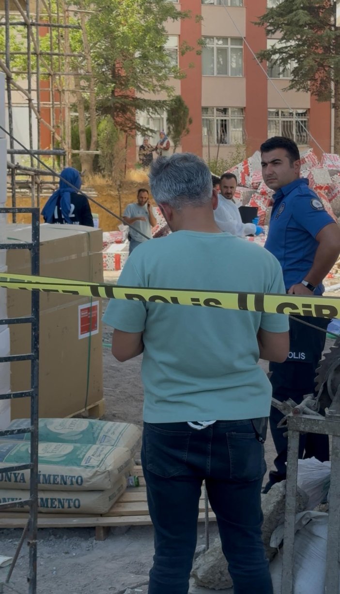 konyada-insaat-halindeki-binanin-onunde-erkek-cesedi-bulundu-002.jpeg