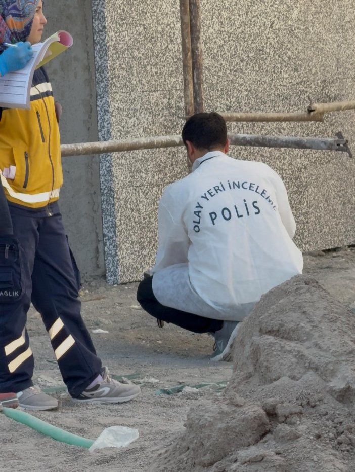 konyada-insaat-halindeki-binanin-onunde-erkek-cesedi-bulundu.jpeg