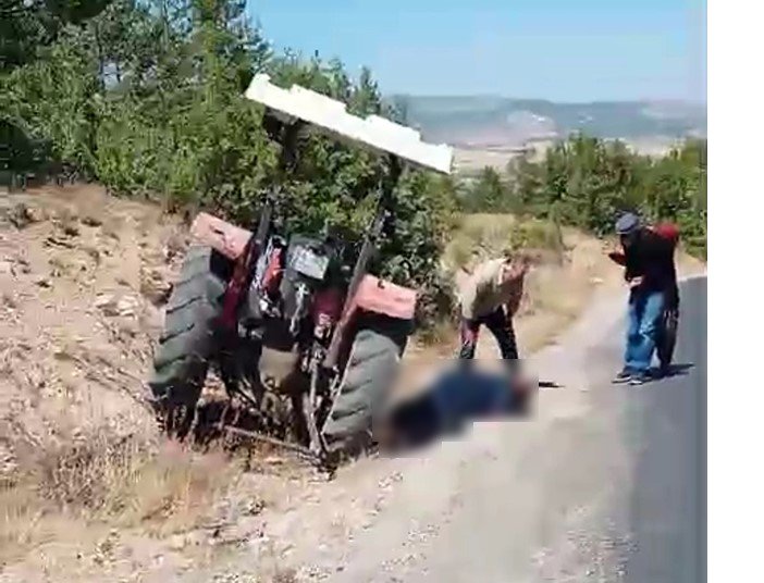 traktorun-romorku-yerinden-cikti-panigi-olumune-neden-oldu-001.jpg