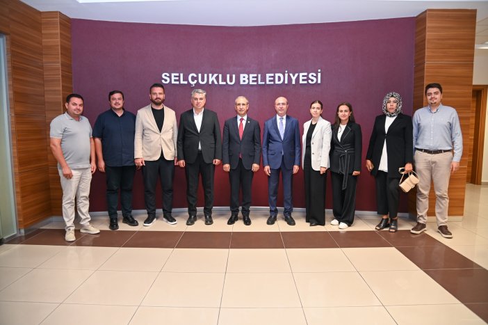 81-ilin-gelecegine-yon-verecek-turkiye-yuzyili-bulusmalari-konyanin-selcuklu-ilcesinde-gerceklesti-milletvekili-abdurrahim-dusak-ve-baskan-ahmet-pekyatirmaci-esnaf-vatandas-ve-sehit-ailesi-ziyaretleriyle-gonul-baglarini-pekistirdi-006.jpg