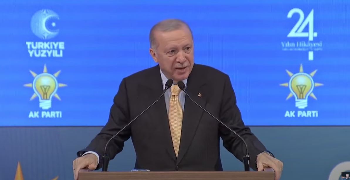 ak-parti-24-yasinda-cumhurbaskani-erdogan-buyuk-torende-konusuyor.jpg
