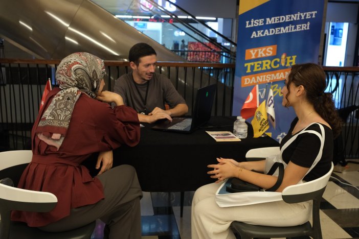 konyada-bin-430-ogrenci-gelecegini-ucretsiz-yonlendirdi-001.jpg