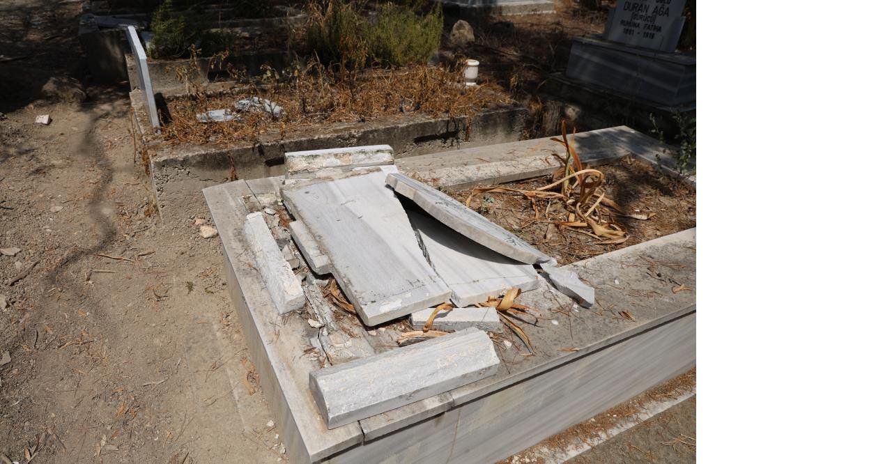 mezarliktaki-taslara-saldirip-tahrip-ettiler-001.jpg