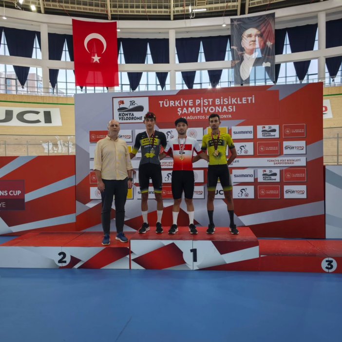 olimpik-velodromda-buyuksehirden-nefes-kesen-performans-001.jpg