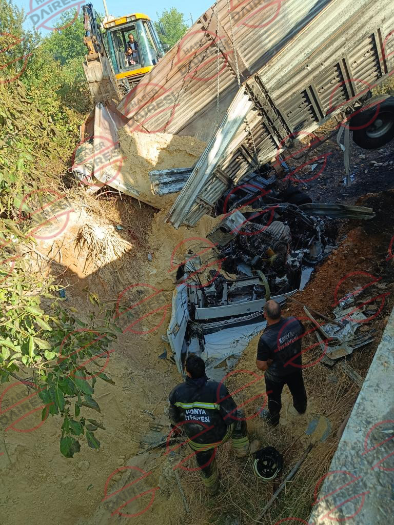 konyada-otomobille-carpisan-tir-alev-aldi-3-kisi-hayatini-kaybetti-003.jpg