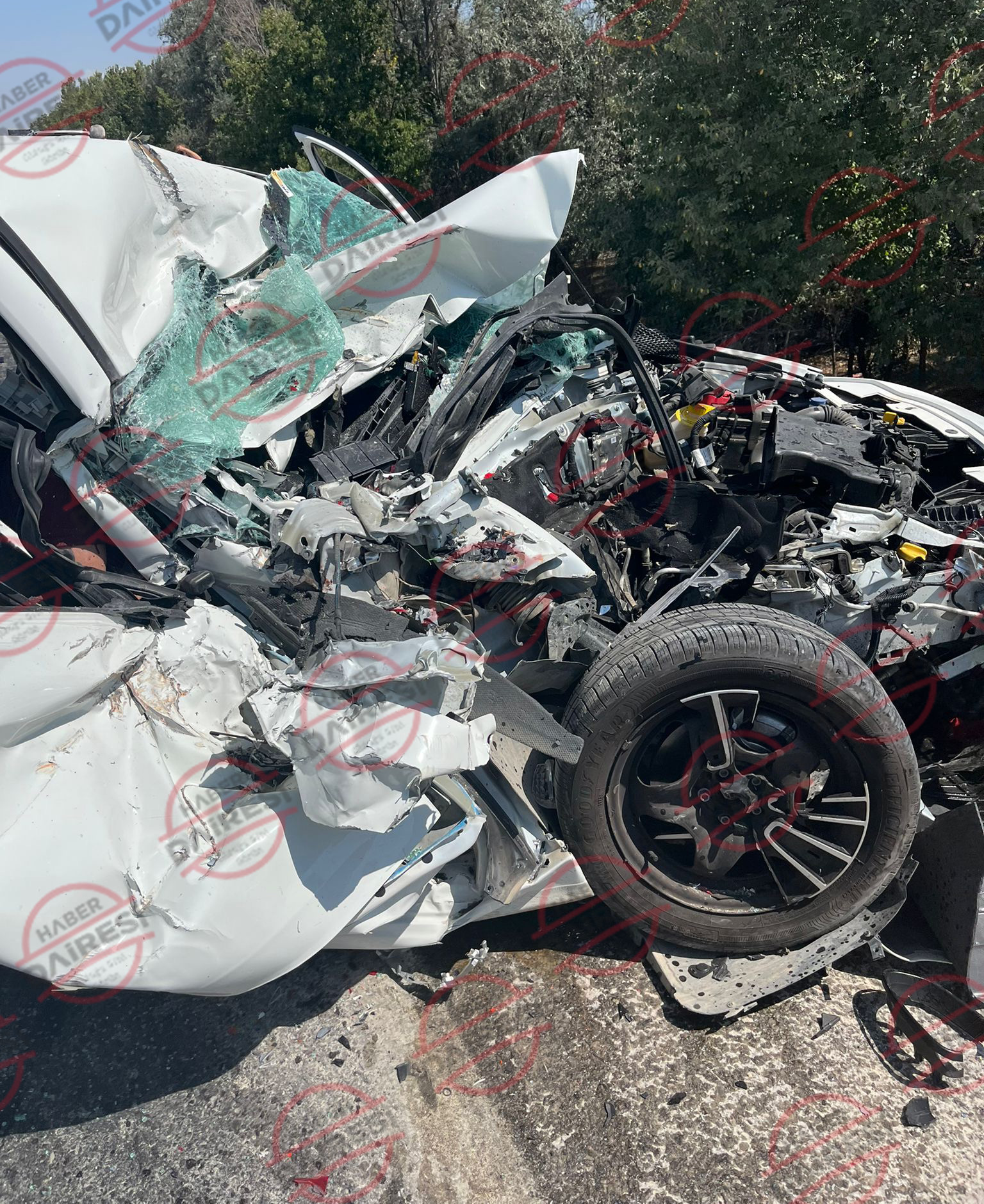 konyada-can-pazari-iki-arac-carpisti-4u-agir-8-yarali-var-002.jpg
