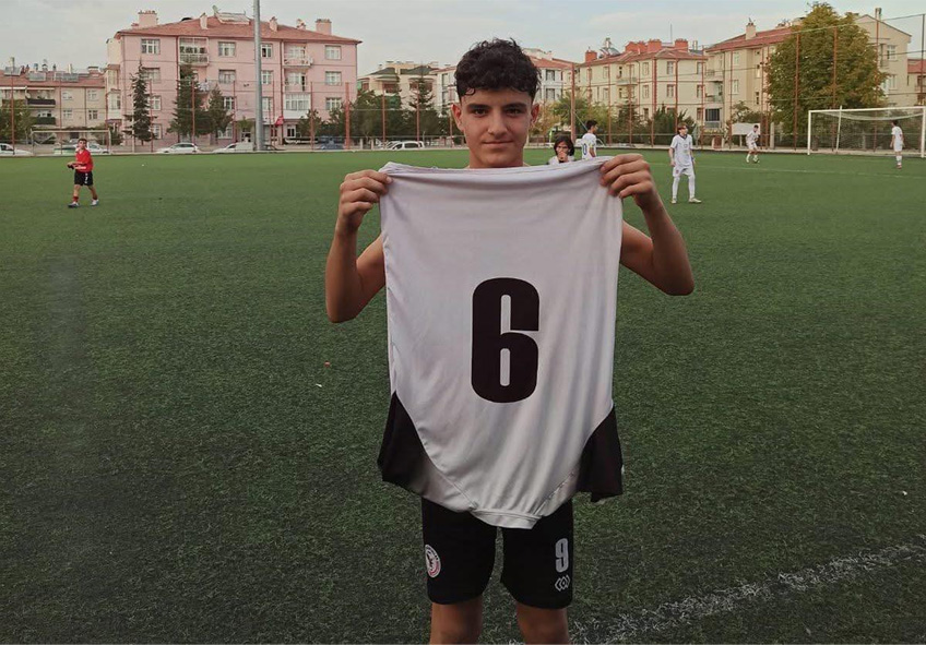 konyada-sokakta-fenalasan-14-yasindaki-futbolcu-cinar-erdogan-hayatini-kaybetti.jpg