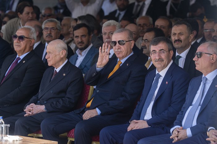 cumhurbaskani-erdogan-malazgirt-zaferinin-954uncu-yil-donumu-programina-katildi.jpg
