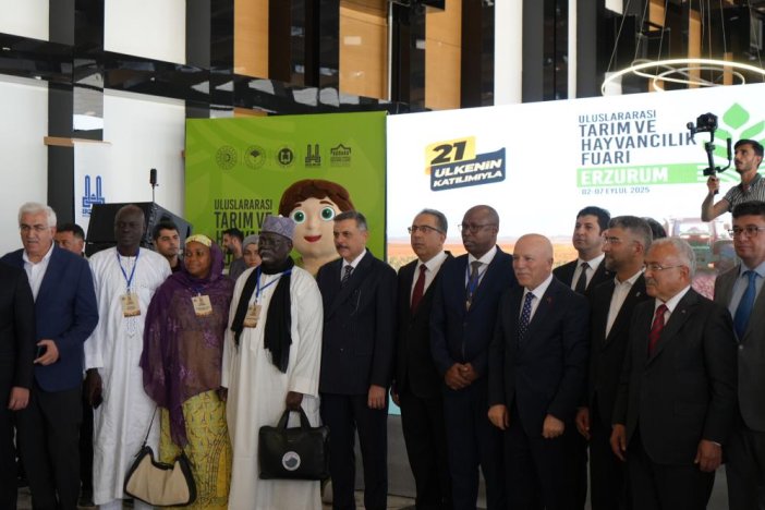 konyanin-destek-verdigi-uluslararasi-tarim-ve-hayvancilik-fuari-erzurumda-kapilarini-acti-21-ulkeden-katilimcinin-yer-aldigi-fuar-tarim-ve-hayvancilikta-yeniliklerin-paylasildigi-uluslararasi-bir-bulusma-noktasi-oldu-002.jpg