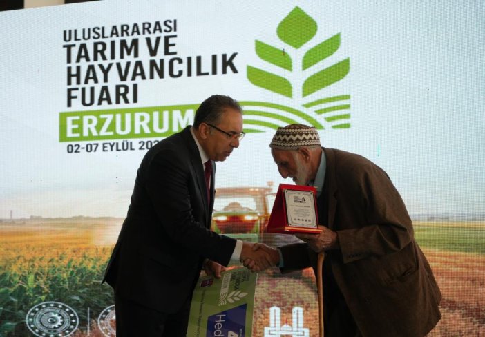 konyanin-destek-verdigi-uluslararasi-tarim-ve-hayvancilik-fuari-erzurumda-kapilarini-acti-21-ulkeden-katilimcinin-yer-aldigi-fuar-tarim-ve-hayvancilikta-yeniliklerin-paylasildigi-uluslararasi-bir-bulusma-noktasi-oldu.jpg