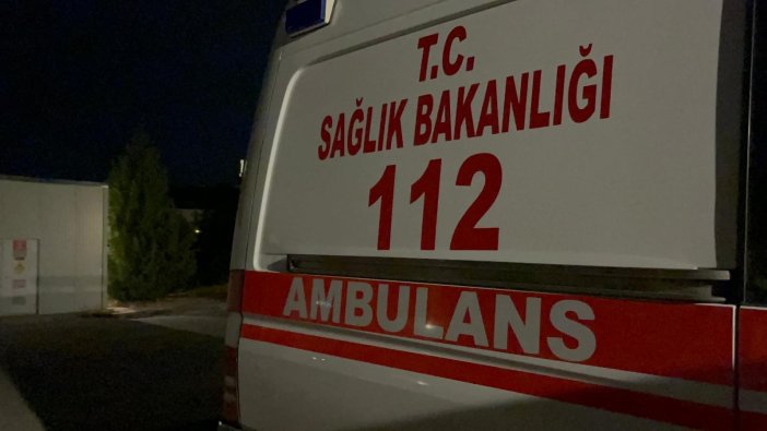 ambulansi-kovalayip-sikistirdilar-devlet-kurumuna-1-minibus-adam-cagirdilar-001.jpg