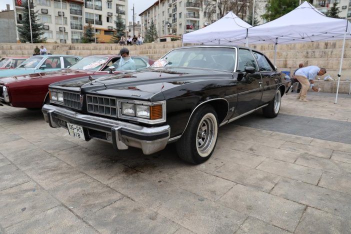 konyadan-sonra-sivasta-yillarin-eskitemedigi-otomobiller-sergide.jpg