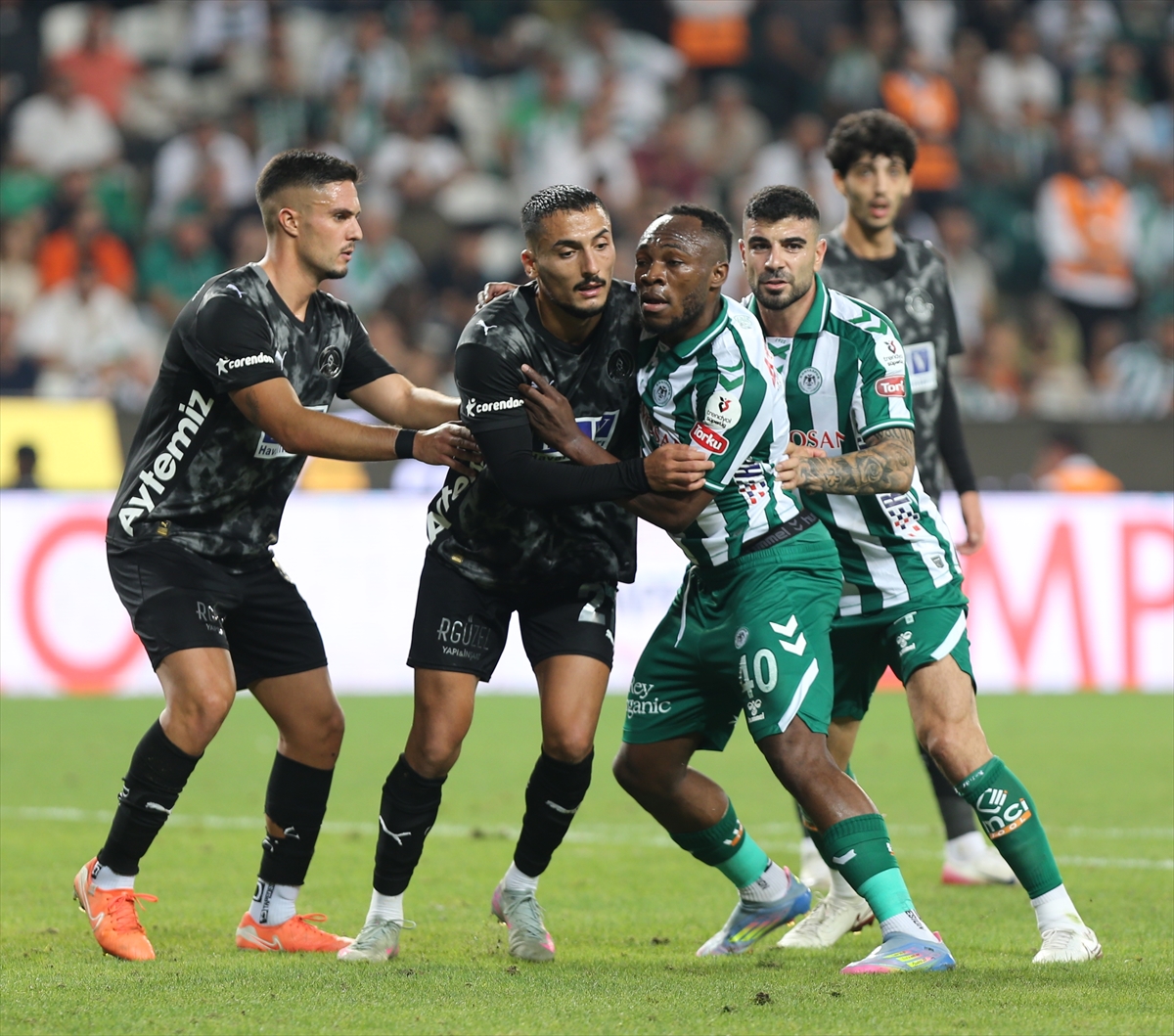 konyaspor-evinde-alanyaspora-boyun-egdi-001.jpg