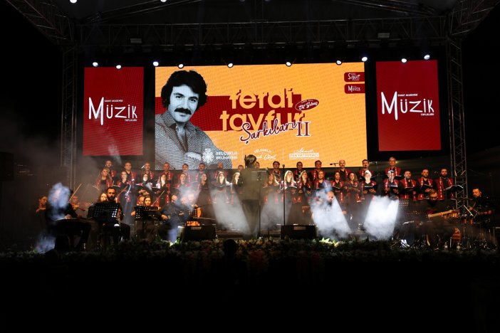 ferdi-tayfurun-efsane-sarkilari-konya-gecesinde-yankilandi-006.jpg