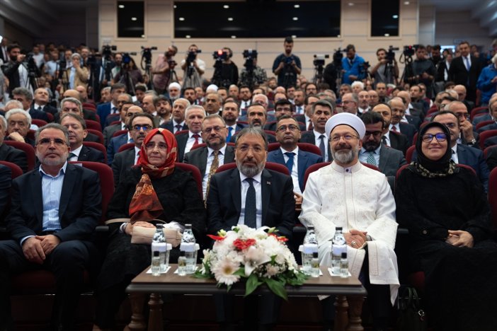 ali-erbas-diyanet-isleri-baskanligina-veda-etti.jpg