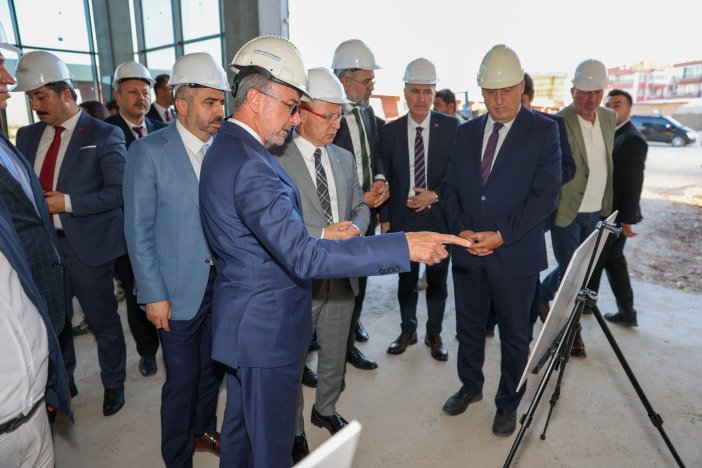 selcuklunun-vizyon-projeleri-bursa-heyetini-hayran-birakti-002.jpg