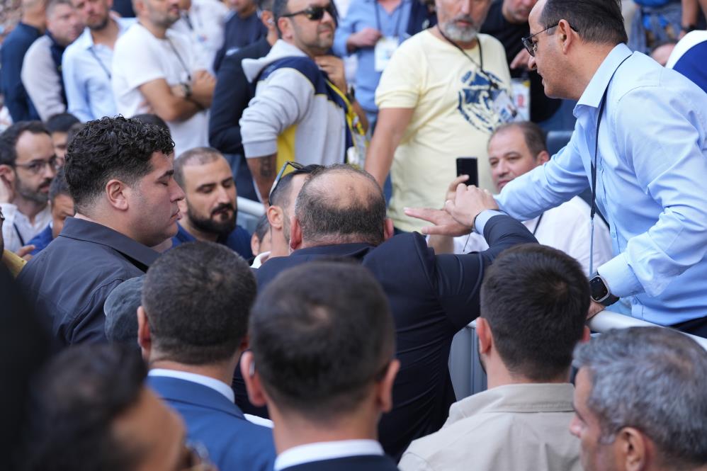 fenerbahce-kongresinde-tansiyon-yukseldi-001.jpg