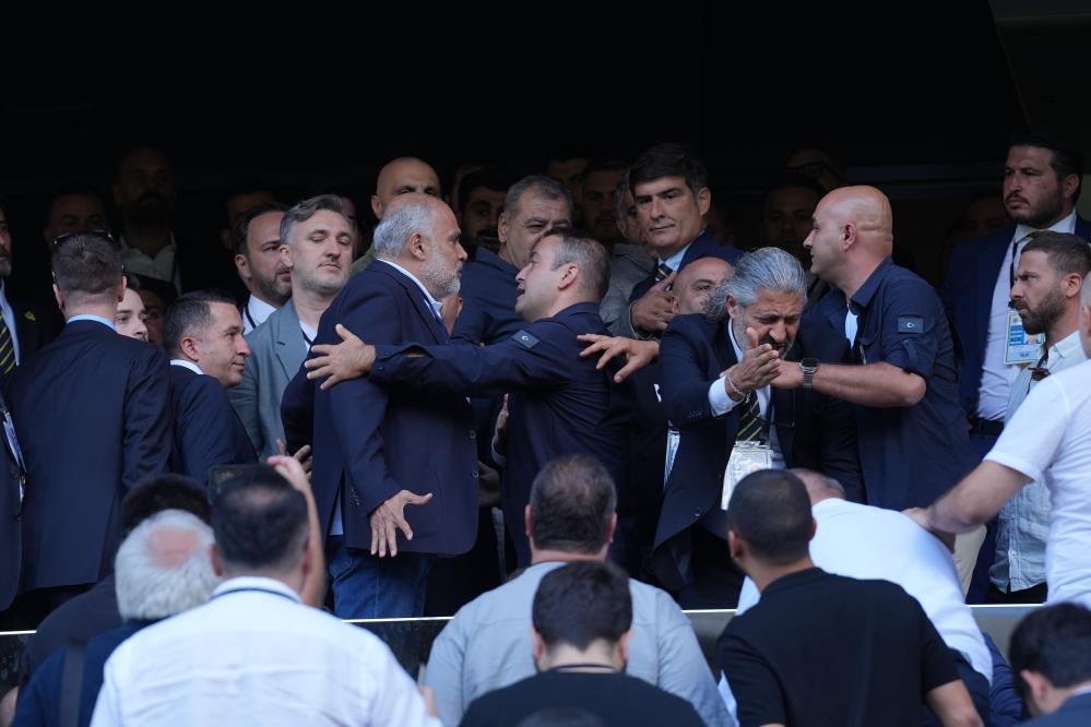 fenerbahce-kongresinde-tansiyon-yukseldi.jpg