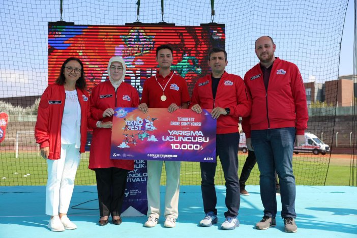 hayaller-uctu-oduller-kondu-selcuk-universitesinden-teknofest-zaferi.jpeg