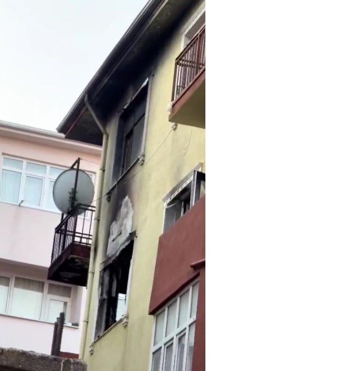 sigindiklari-balkonda-yanarak-can-verdiler-002.jpg