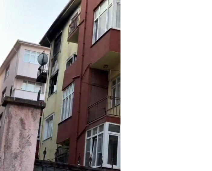 sigindiklari-balkonda-yanarak-can-verdiler.jpg