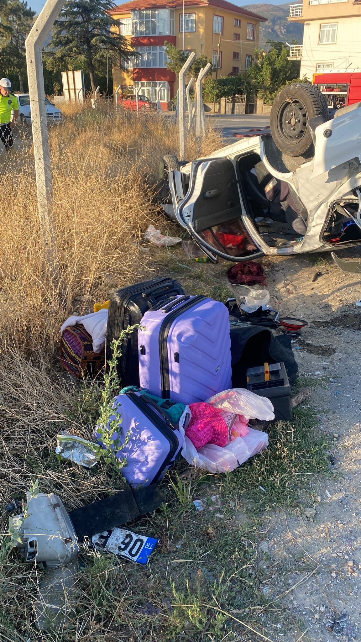 konyada-otomobil-devrildi-5-yarali-var-002.jpg