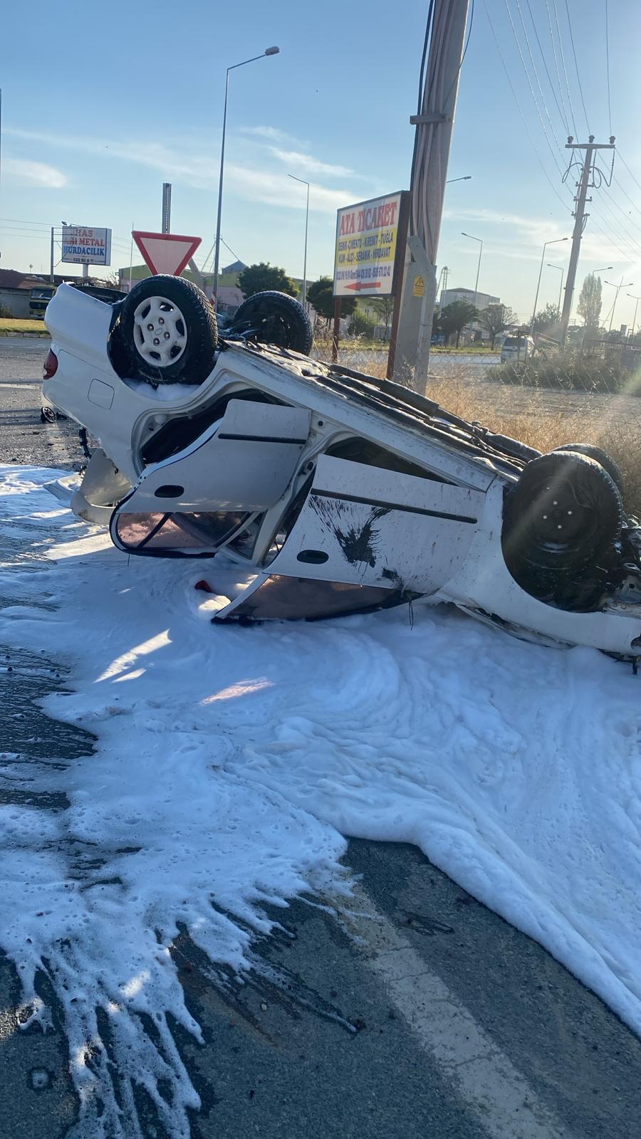 konyada-otomobil-devrildi-5-yarali-var-003.jpg