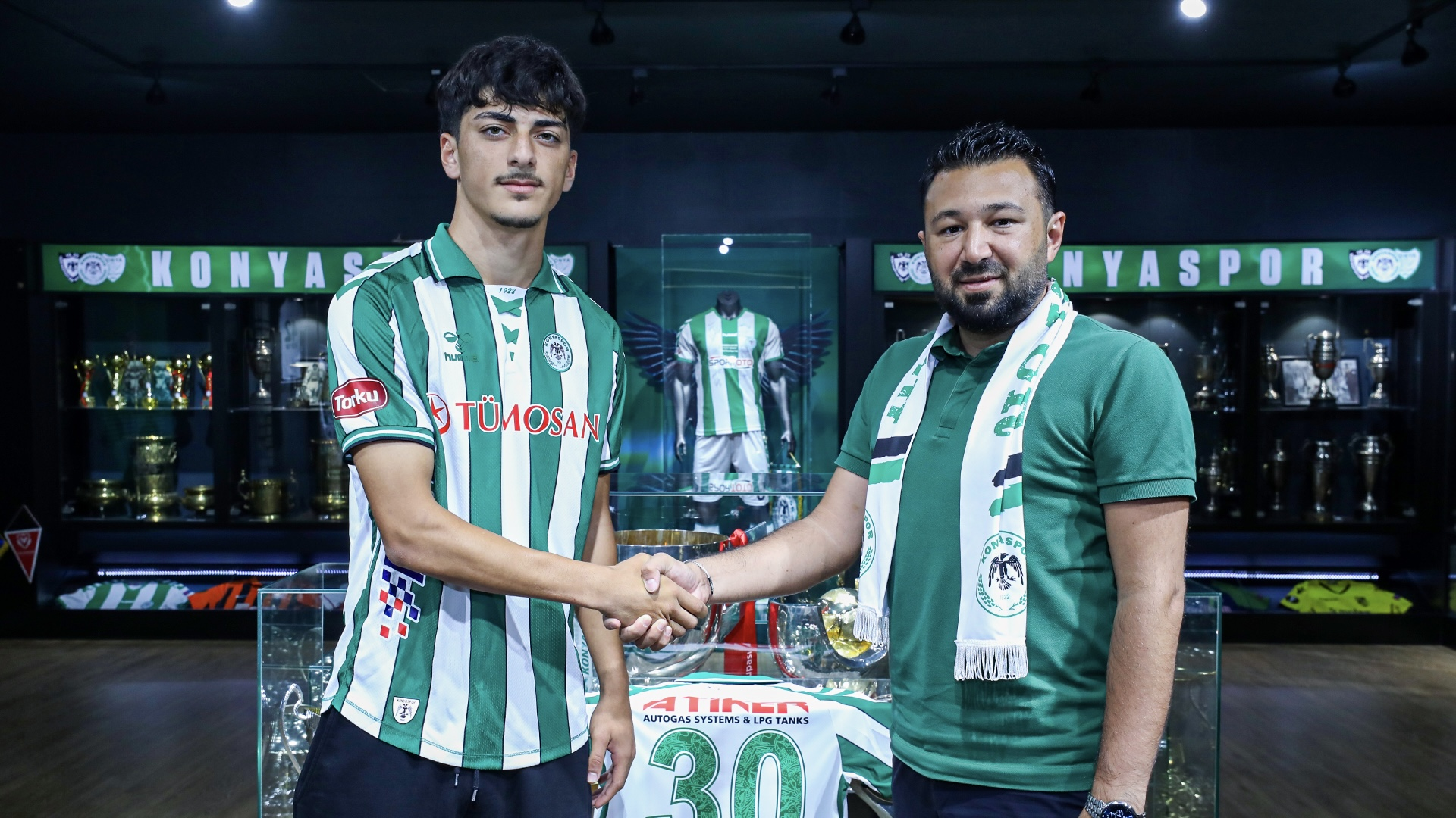 konyaspor-genc-yetenek-ile-profesyonel-sozlesme-imzaladi-001.png