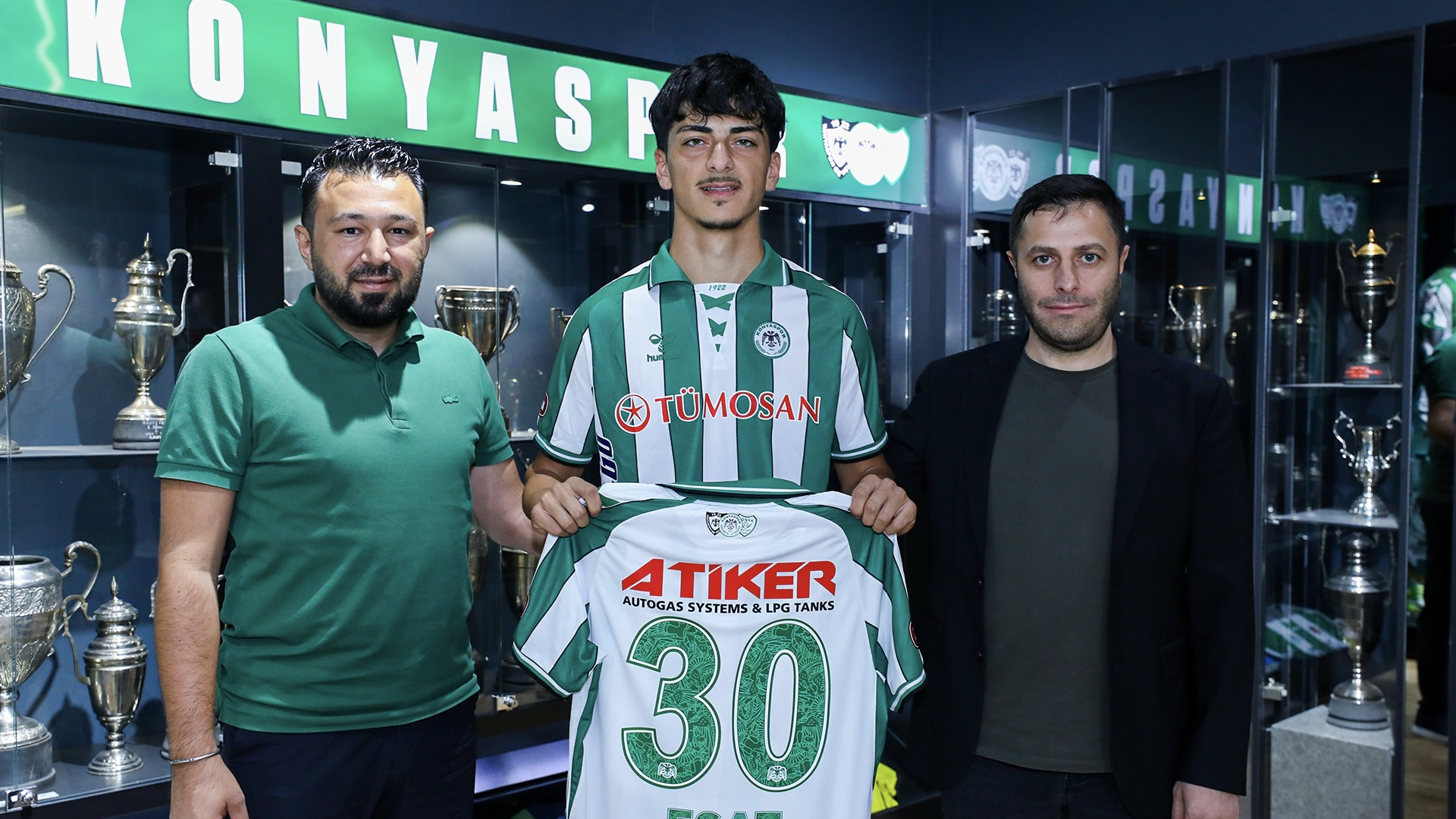konyaspor-genc-yetenek-ile-profesyonel-sozlesme-imzaladi.png