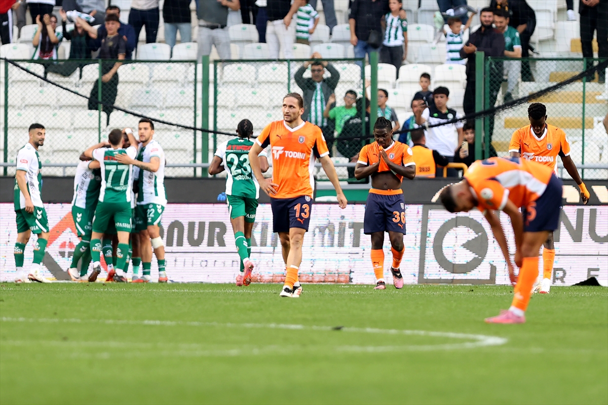 konyaspor-evinde-hakeme-ragmen-kazandi-003.jpg