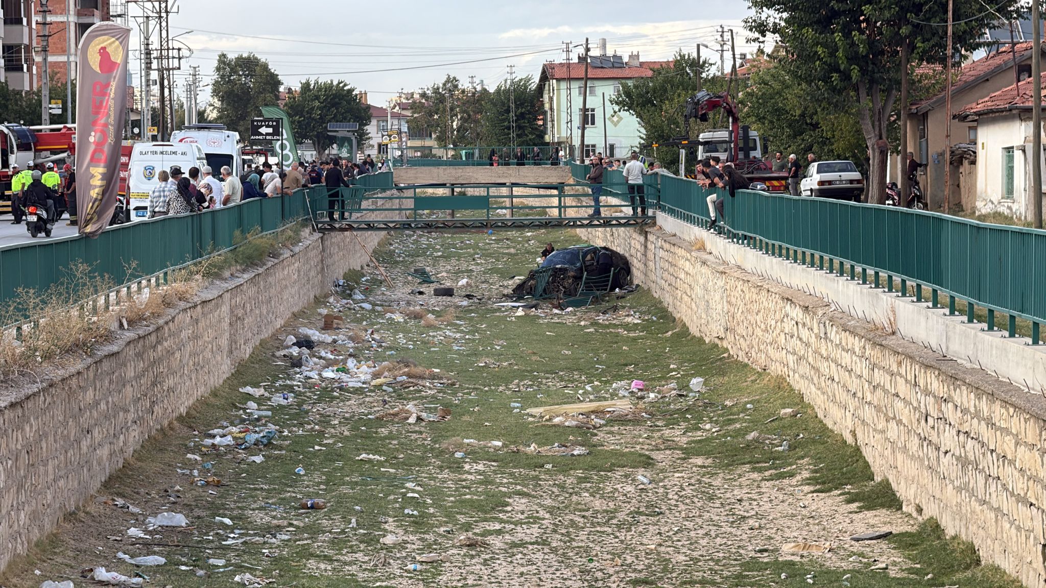 konyada-arac-kanala-dustu-1-olu-1-yarali-var.jpeg