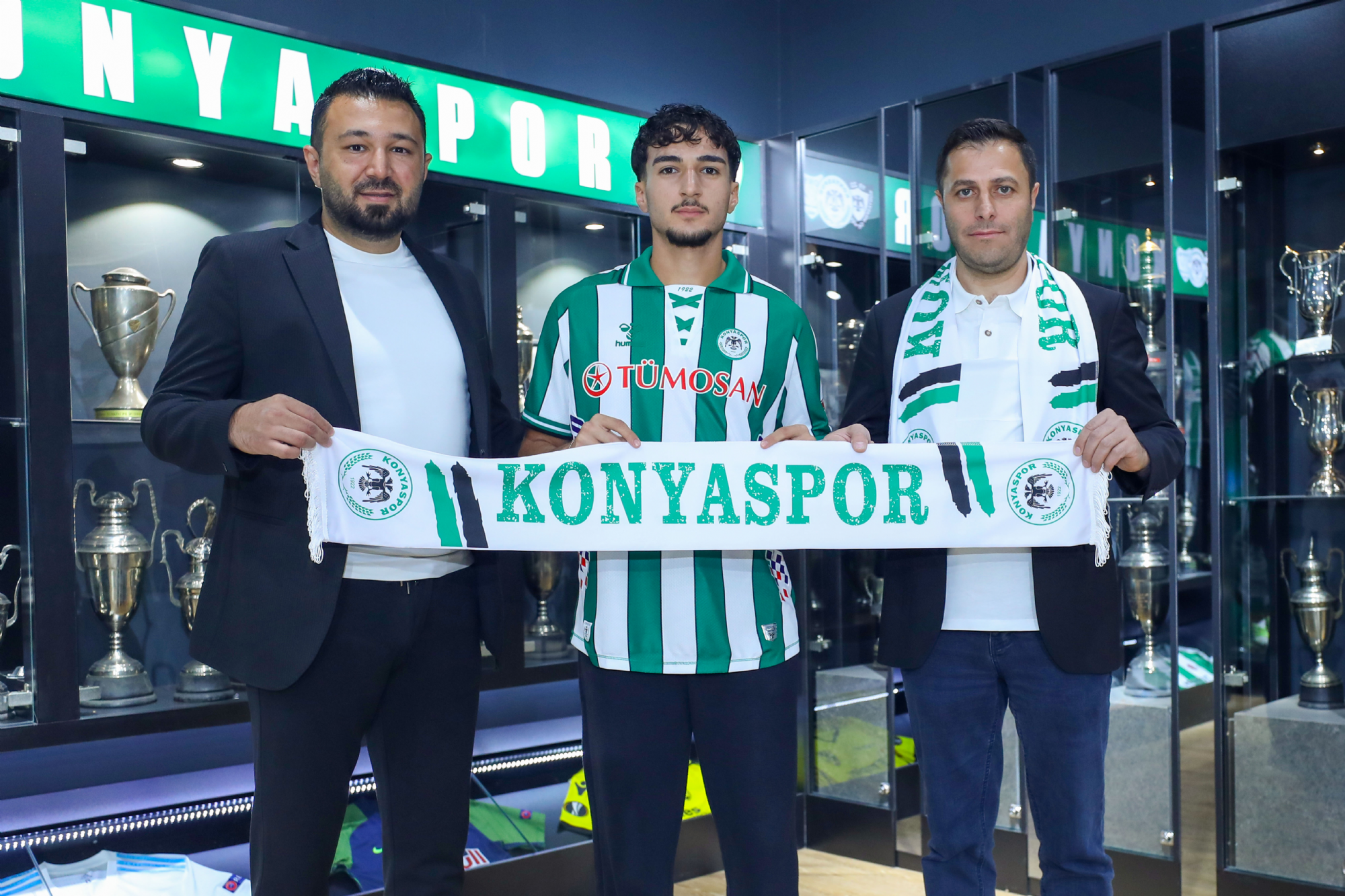 konyaspor-genc-futbolcu-ile-3-yillik-sozlesme-imzaladi.png