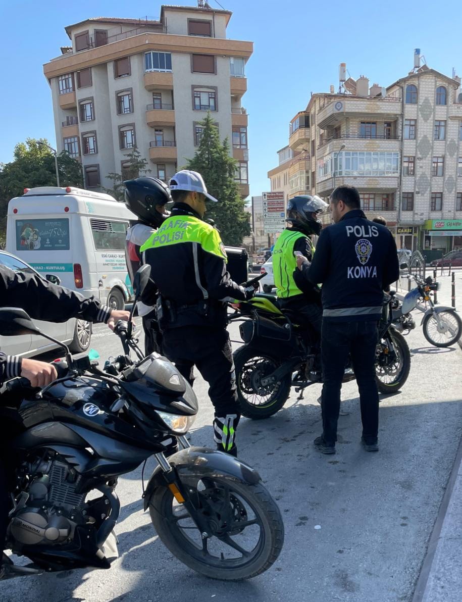polis-konyanin-her-kosesinde-motosiklet-denetimi-yapiyor-003.jpeg