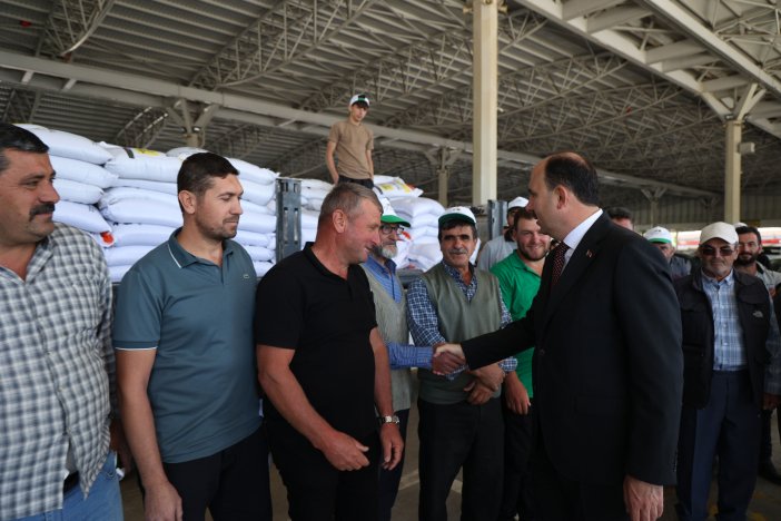 konya-buyuksehir-ciftciye-dagitmaya-basladi-tam-80-ton.jpg