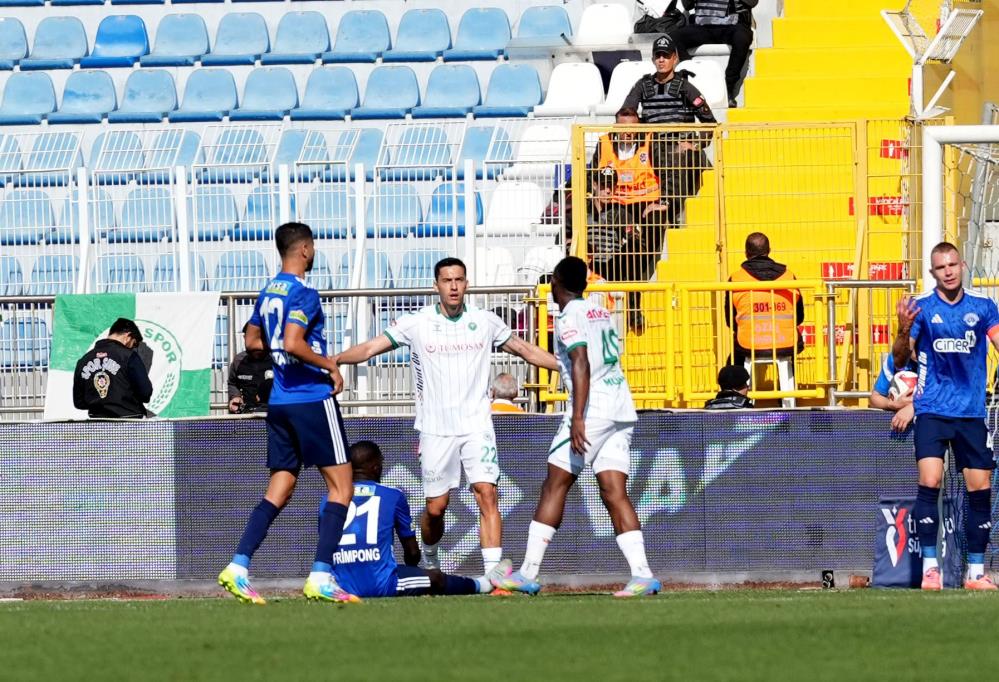 konyaspor-deplasmanda-1-puana-razi-oldu-001.jpg