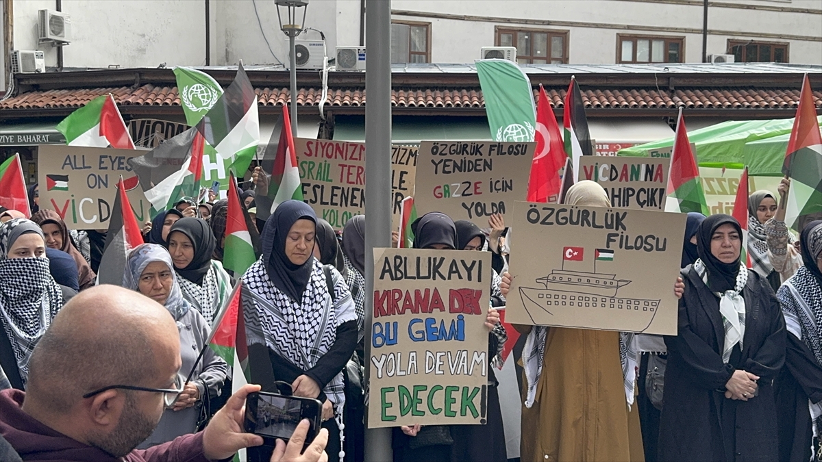 konyada-israilin-ozgurluk-filosuna-saldirisi-protesto-edildi-001.jpg